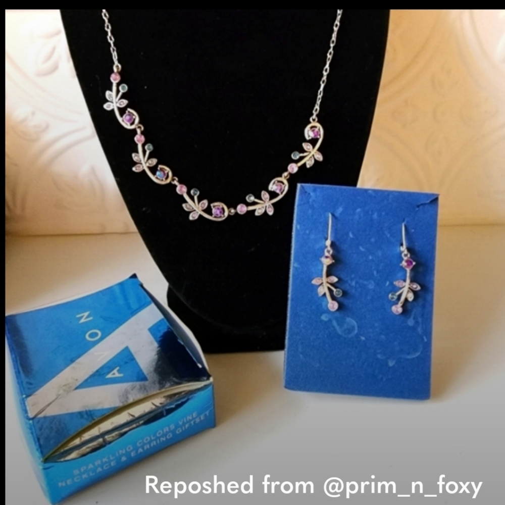 Vintage Avon Sparkling Vine Necklace and Earring Set